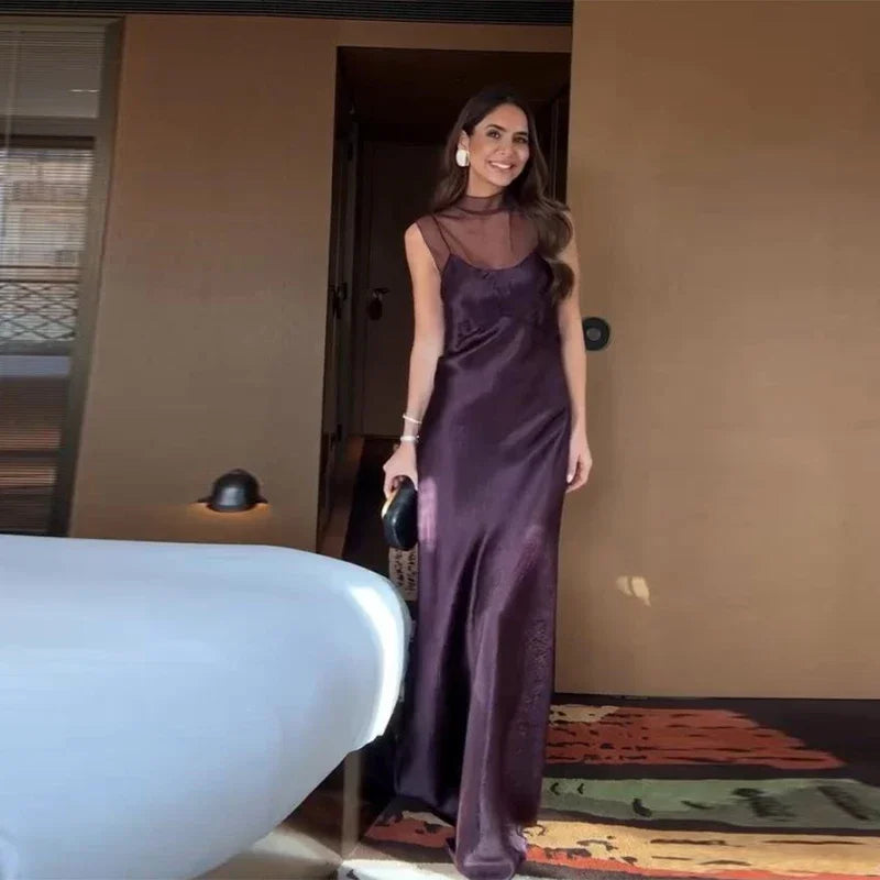 שמלת סאטן - גב חשוף