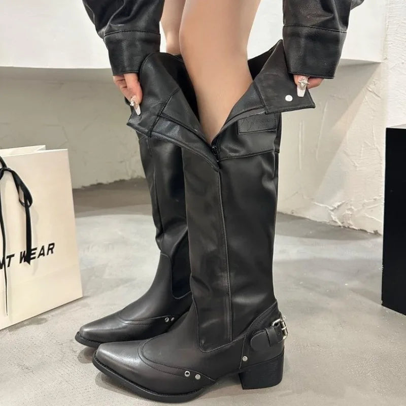 מגפי עקב דגם נוי