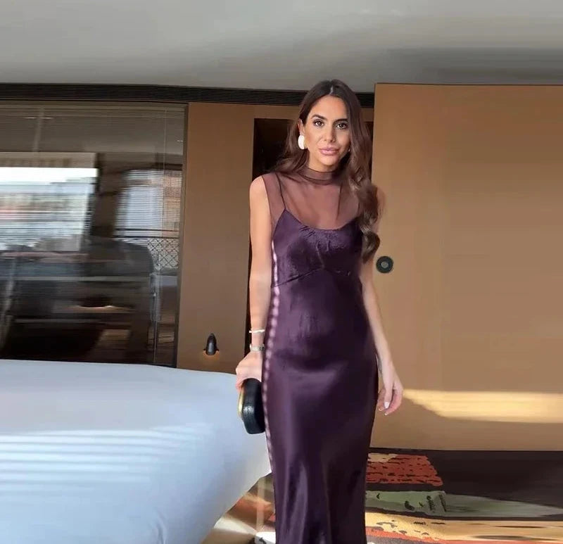 שמלת סאטן - גב חשוף